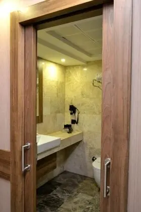 Çift Kişilik, Şehir Manzaralı