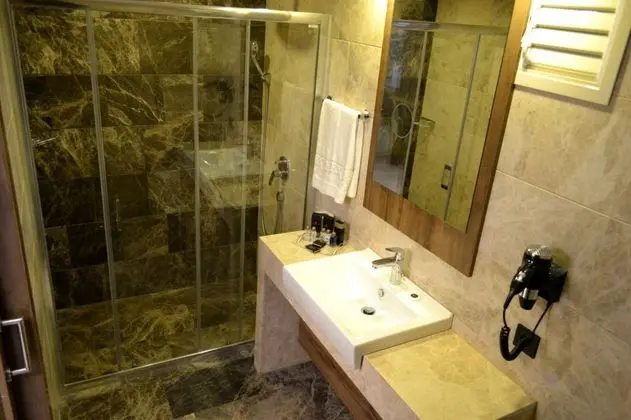 Çift Kişilik, Şehir Manzaralı