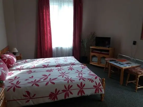 Classic Tek Büyük veya İki Ayrı Yataklı Oda