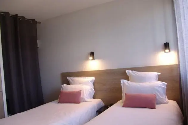 Comfort Tek Büyük veya İki Ayrı Yataklı Oda