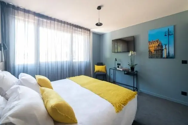 Comfort Tek Büyük veya İki Ayrı Yataklı Oda, Küçük Mutfak