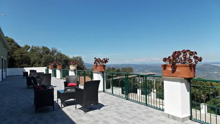 Tek Büyük veya İki Ayrı Yataklı Oda, Teras