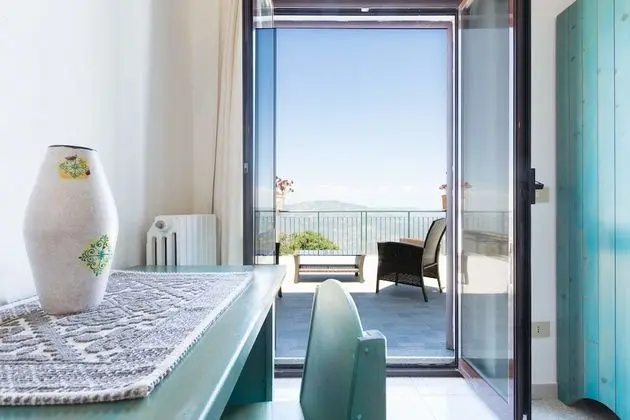 Tek Büyük veya İki Ayrı Yataklı Oda, Teras