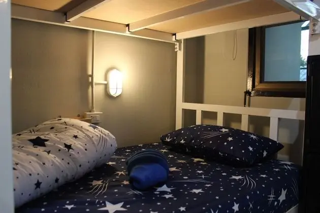 Ortak Ranzalı Oda, Karma Ranzalı Oda