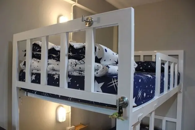 Ortak Ranzalı Oda, Karma Ranzalı Oda