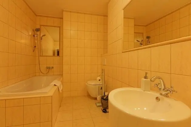 Luxury Tek Büyük Yataklı Oda
