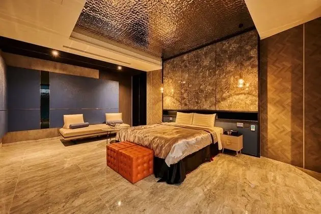 Grand Tek Büyük Yataklı Oda (Check in after 9PM)