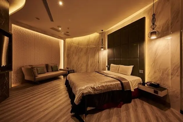 Premium Tek Büyük Yataklı Oda (Check in after 9PM)