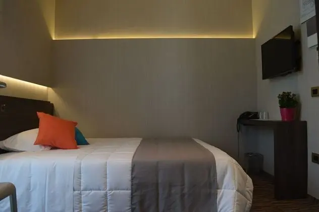 Büyük Yataklı Tek Kişilik Oda