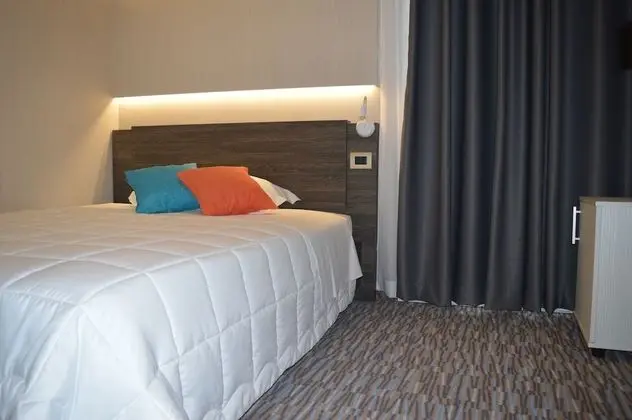 Büyük Yataklı Tek Kişilik Oda