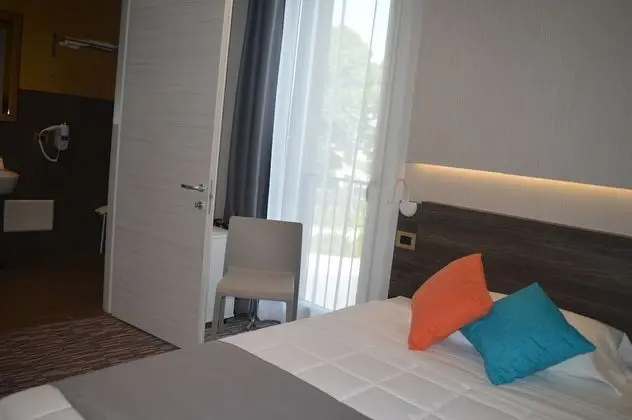 Büyük Yataklı Tek Kişilik Oda