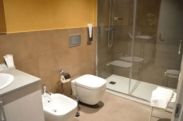 Büyük Yataklı Tek Kişilik Oda