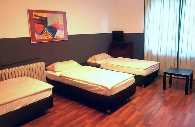 Basic Üç Kişilik Oda