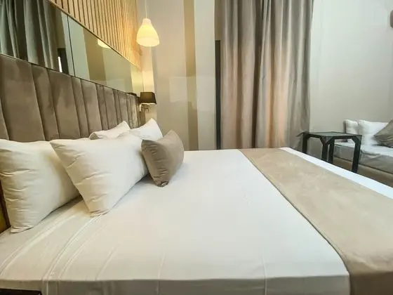 City Tek Büyük Yataklı Oda