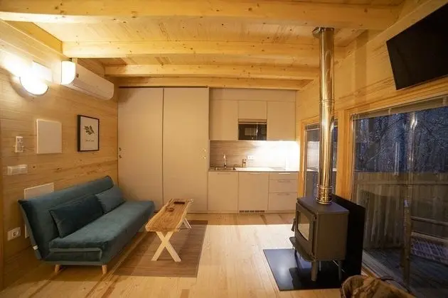 Kulübe, Sıcak Su Havuzu, Üzüm Asması Manzaralı