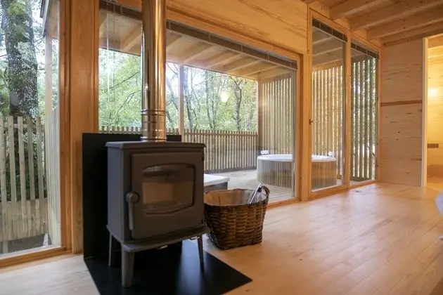 Kulübe, Sıcak Su Havuzu, Üzüm Asması Manzaralı