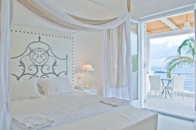 Superior Tek Büyük Yataklı Oda, Deniz Manzaralı, Havuz Kenarı