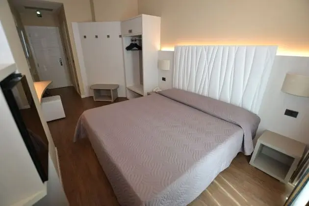 Büyük Yataklı Tek Kişilik Oda