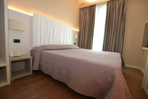 Büyük Yataklı Tek Kişilik Oda