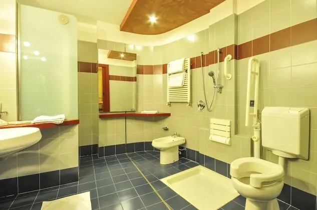 Büyük Yataklı Tek Kişilik Oda