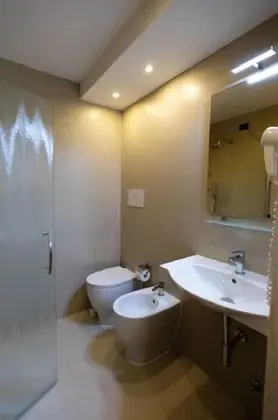 Büyük Yataklı Tek Kişilik Oda