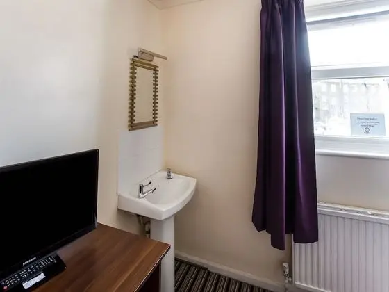 Basic Twin Room, (Shared Bathroom)
