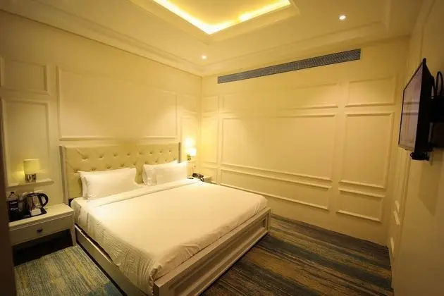 Luxury Oda