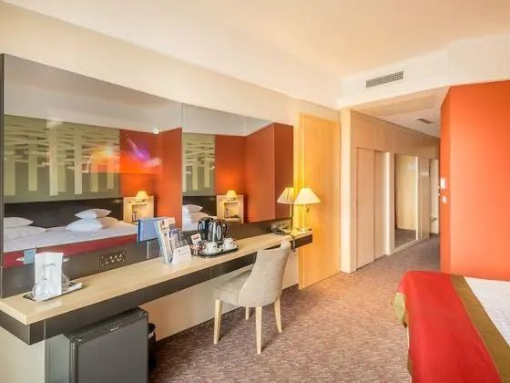 Deluxe Tek Büyük veya İki Ayrı Yataklı Oda, Göl Manzaralı