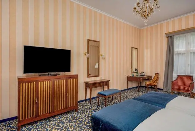 Deluxe Plus Twin Room