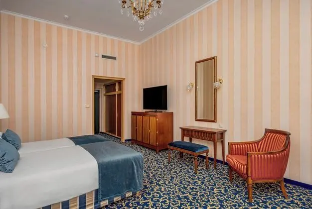 Deluxe Plus Twin Room