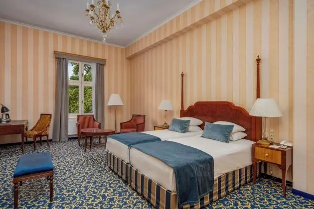 Deluxe Plus Twin Room