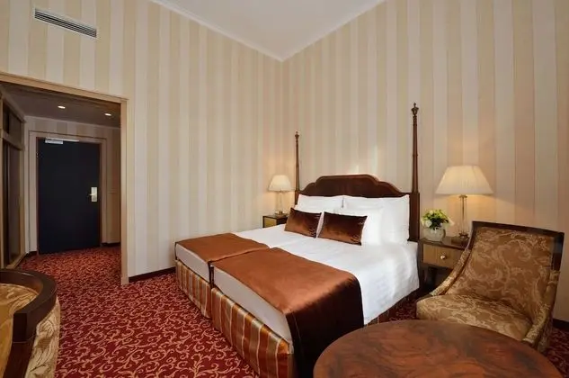 Deluxe Tek Büyük Yataklı Oda