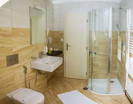 Comfort Tek Büyük Yataklı Oda, 1 Yatak Odası, Banyolu/Duşlu