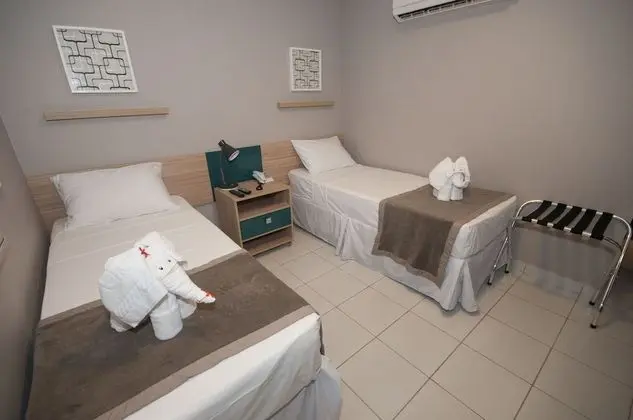 Üç Kişilik Oda, Birden Çok Yatak