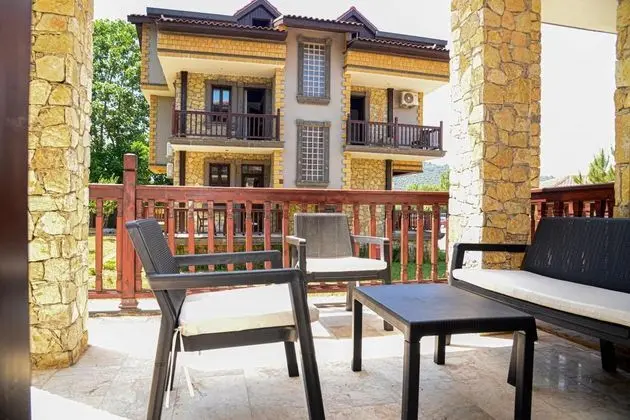 Family Oda, Bahçe Manzaralı, Balkonlu