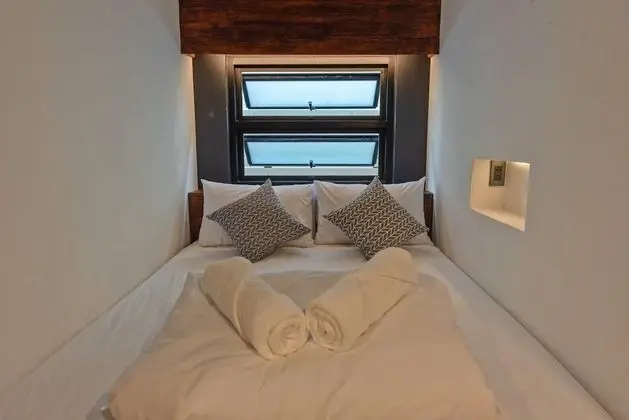Deluxe 3 Bed Female Dorm