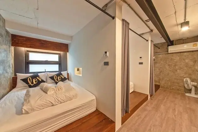 Deluxe 3 Bed Female Dorm