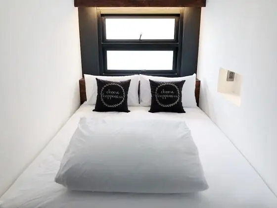 Deluxe 3 Bed Female Dorm