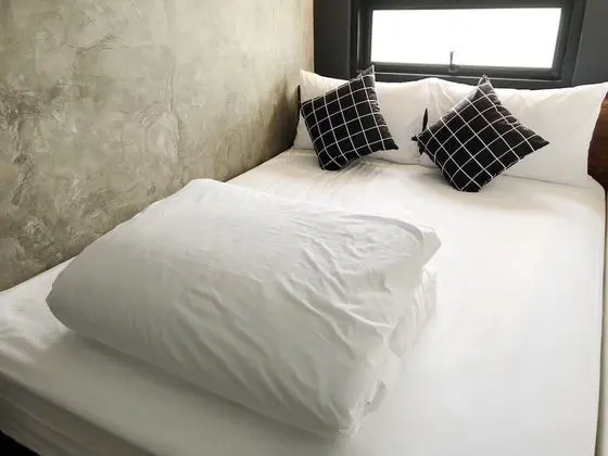 Deluxe 3 Bed Female Dorm