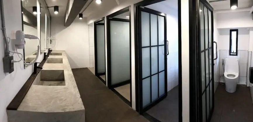 Deluxe 3 Bed Female Dorm