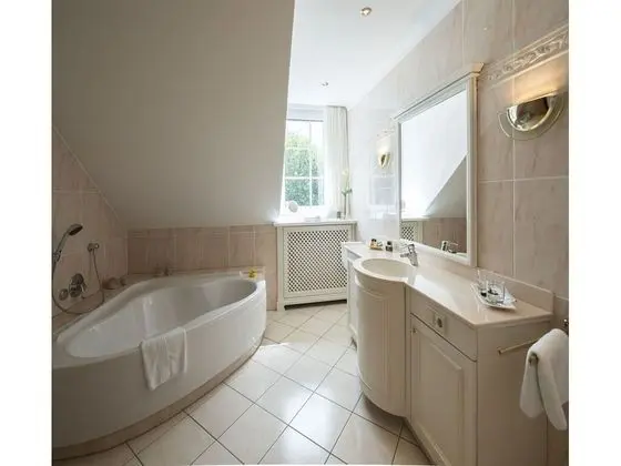 Süit, Özel Banyo (Suite mit Badewanne)