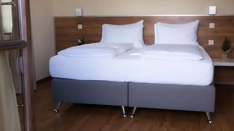 Tek Büyük Yataklı Oda (mit Dachschräge)