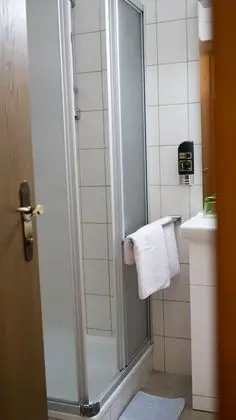 Tek Büyük Yataklı Oda (mit Dachschräge)