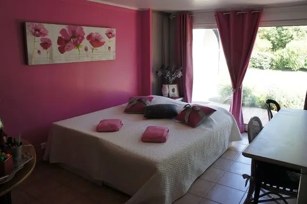 Tek Büyük Yataklı Oda (Avec coin bureau)