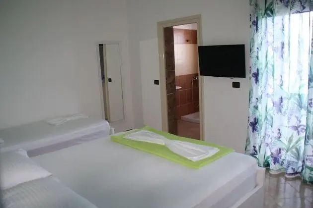 Üç Kişilik Oda