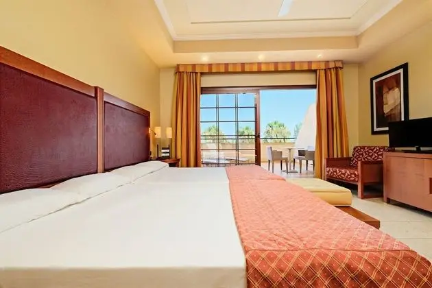Tek Büyük Yataklı Oda (Preferente Golf & Pool View 2+2)