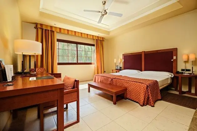 Tek Büyük Yataklı Oda (Preferente Golf & Pool View 2+2)
