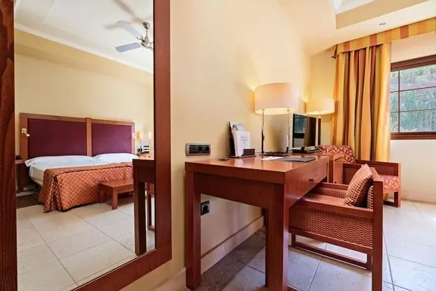 Tek Büyük Yataklı Oda (Preferente Golf & Pool View 2+2)