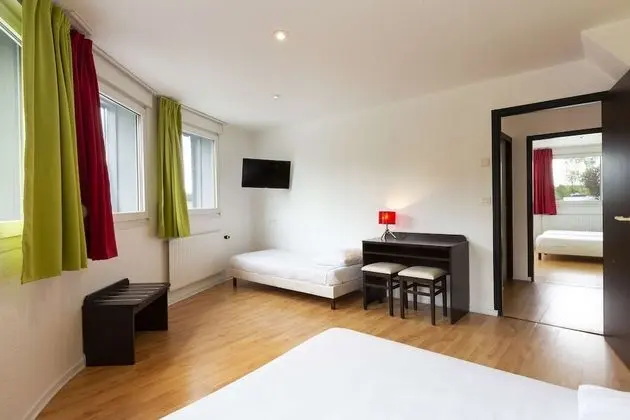 Üç Kişilik Oda, Birden Çok Yatak