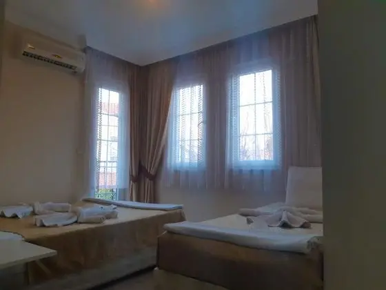 Aile Odası, Bahçe Manzaralı, Balkonlu